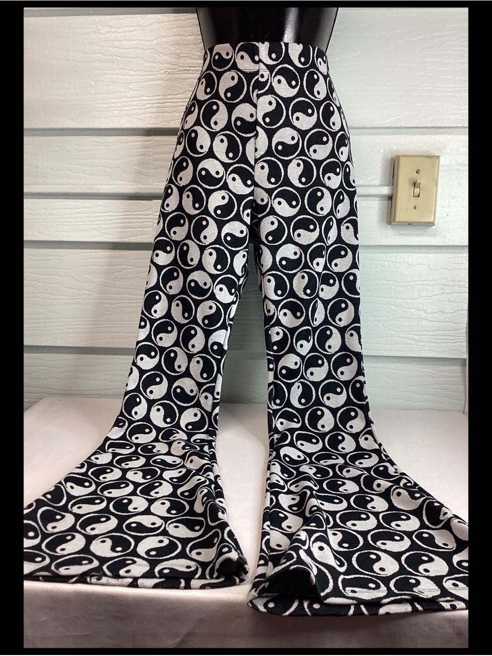 Black & White Yin Yang Wide-Leg Pants. 4